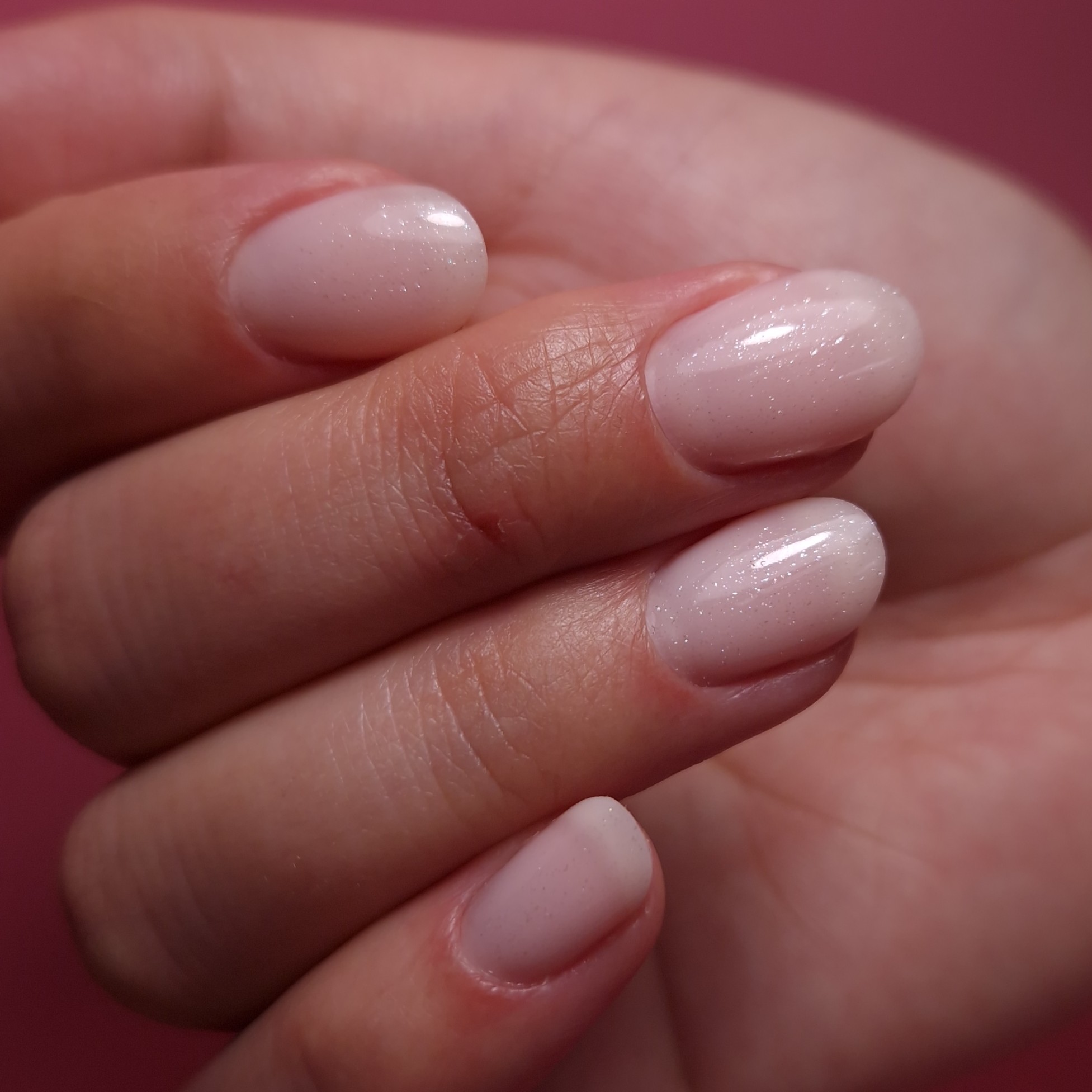 Gelnägel inkl. Maniküre. Das Foto zeigt unseren "natürlichen Gelnagel-Look".